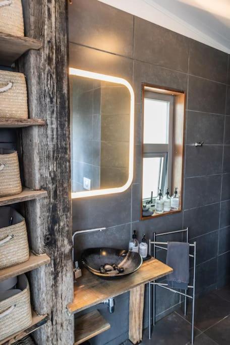 Grimsnes og Grafningshreppur Luxury Lakefront Villa, Infinity Hot Tub And Sauna מראה חיצוני תמונה