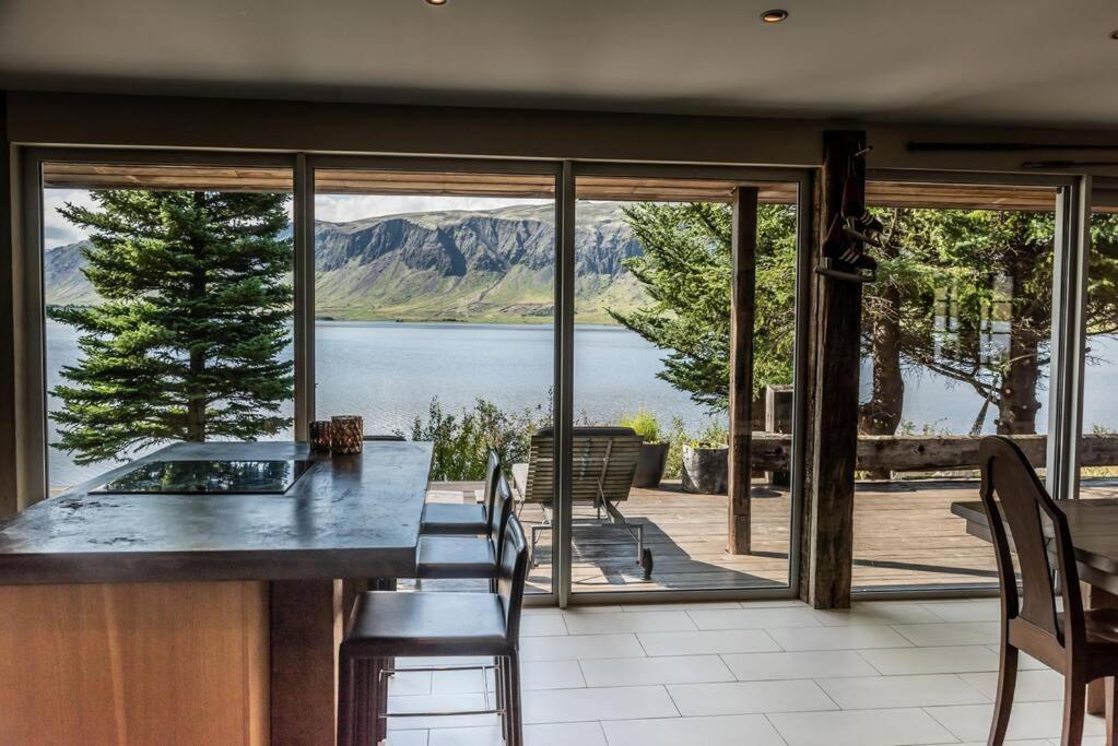 Grimsnes og Grafningshreppur Luxury Lakefront Villa, Infinity Hot Tub And Sauna מראה חיצוני תמונה