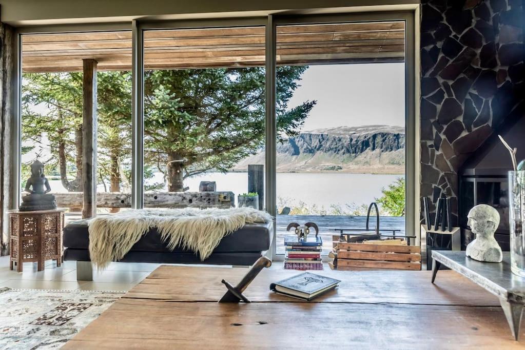 Grimsnes og Grafningshreppur Luxury Lakefront Villa, Infinity Hot Tub And Sauna מראה חיצוני תמונה